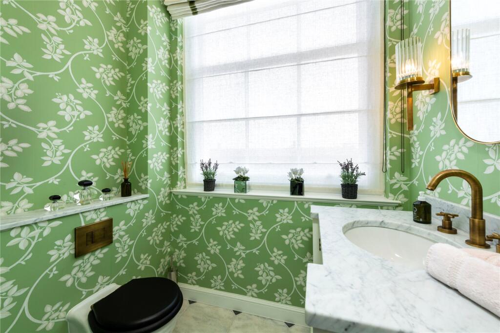 3 bedroom apartment for sale in Cumberland Terrace, Regent's Park, London, NW1